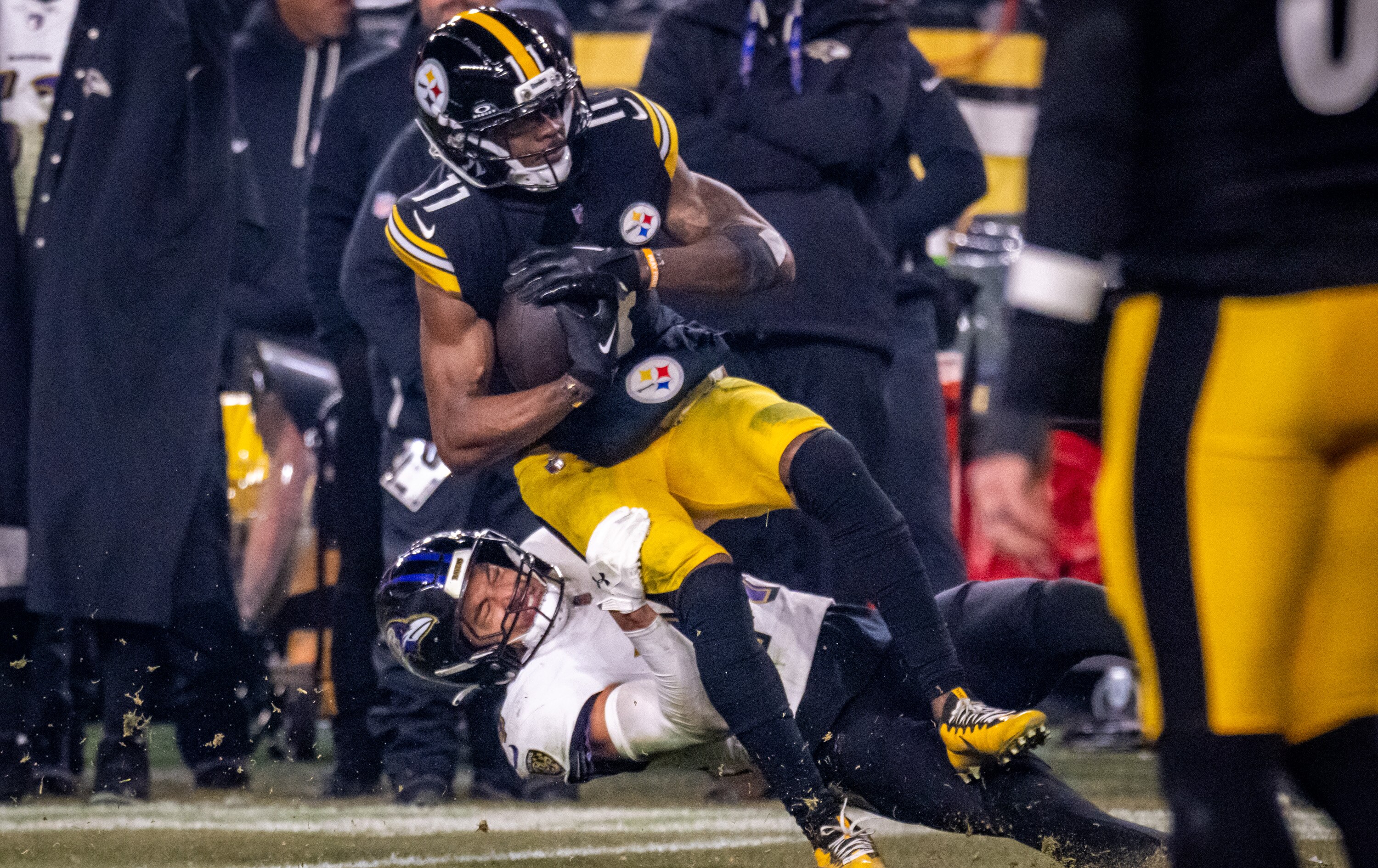 Ravens safety Kyle Hamilton tackles Steelers wide receiver Marquez Valdes-Scantling during the second quarter in Pittsburgh.