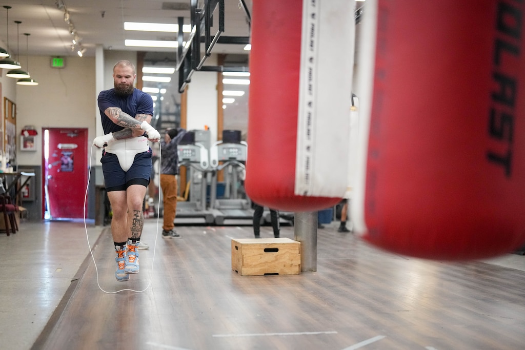 Boxer Tyler Langer jumps rope before sparring at the Mack Lewis Boxing Gym in Baltimore, Md. on Tuesday, April 14, 2026.