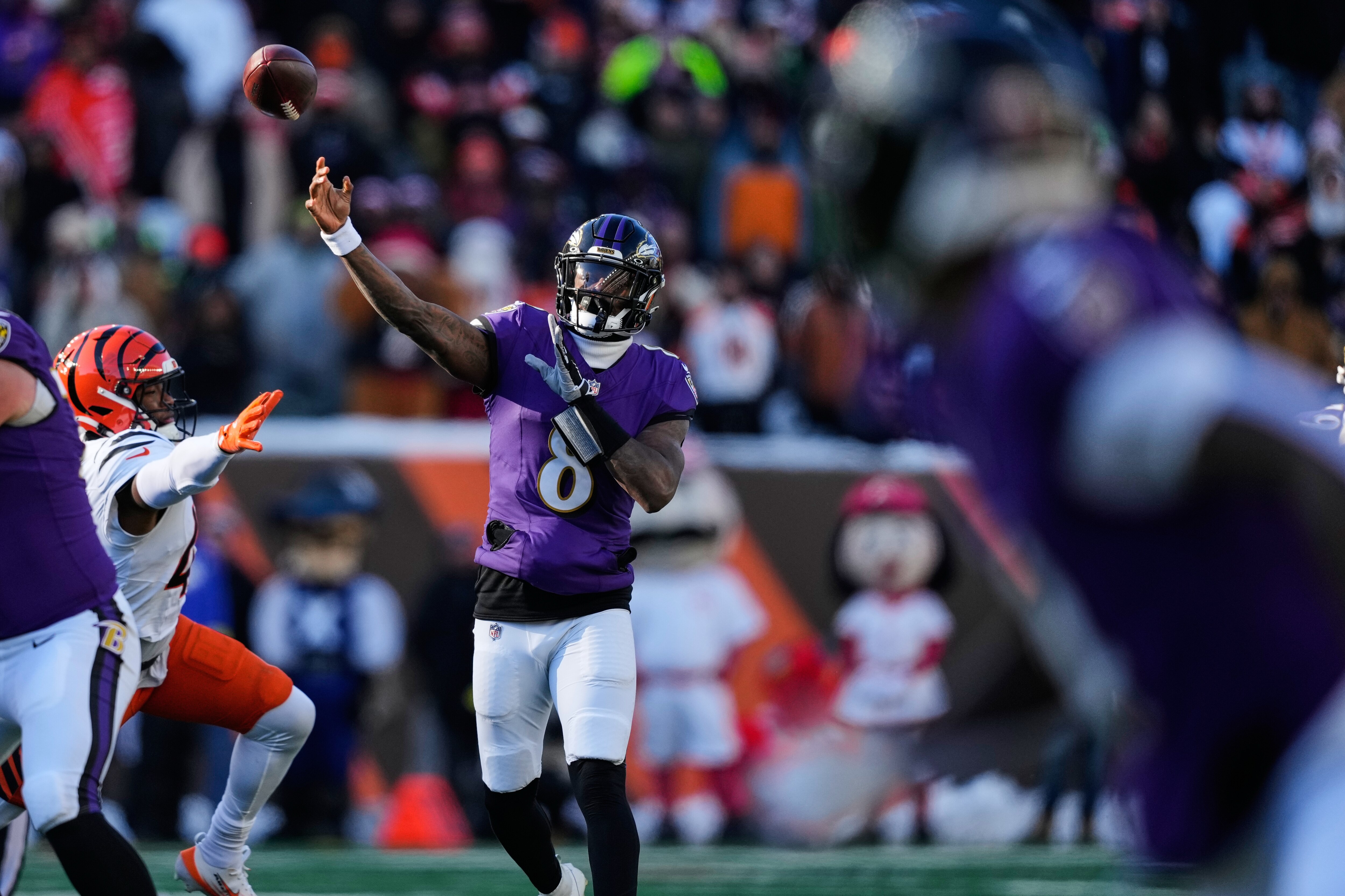 Ravens quarterback Lamar Jackson throws a touchdown pass to wide receiver Zay Flowers during the first half of the game against Cincinnati.